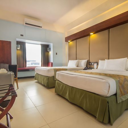 Microtel By Wyndham Mall Of Asia Pasay Exterior photo