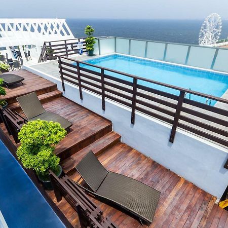 Microtel By Wyndham Mall Of Asia Pasay Exterior photo