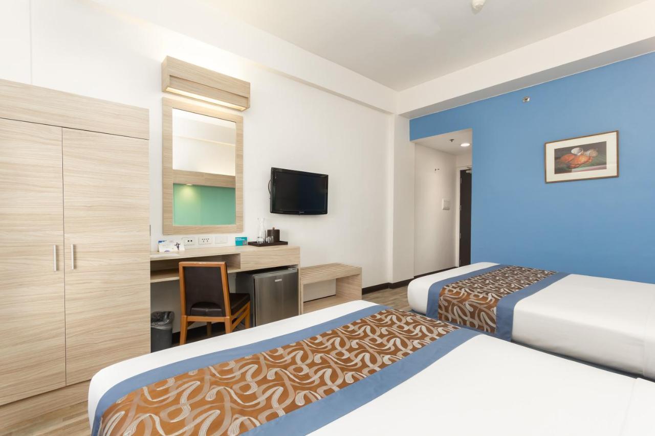 Microtel By Wyndham Mall Of Asia Pasay Exterior photo