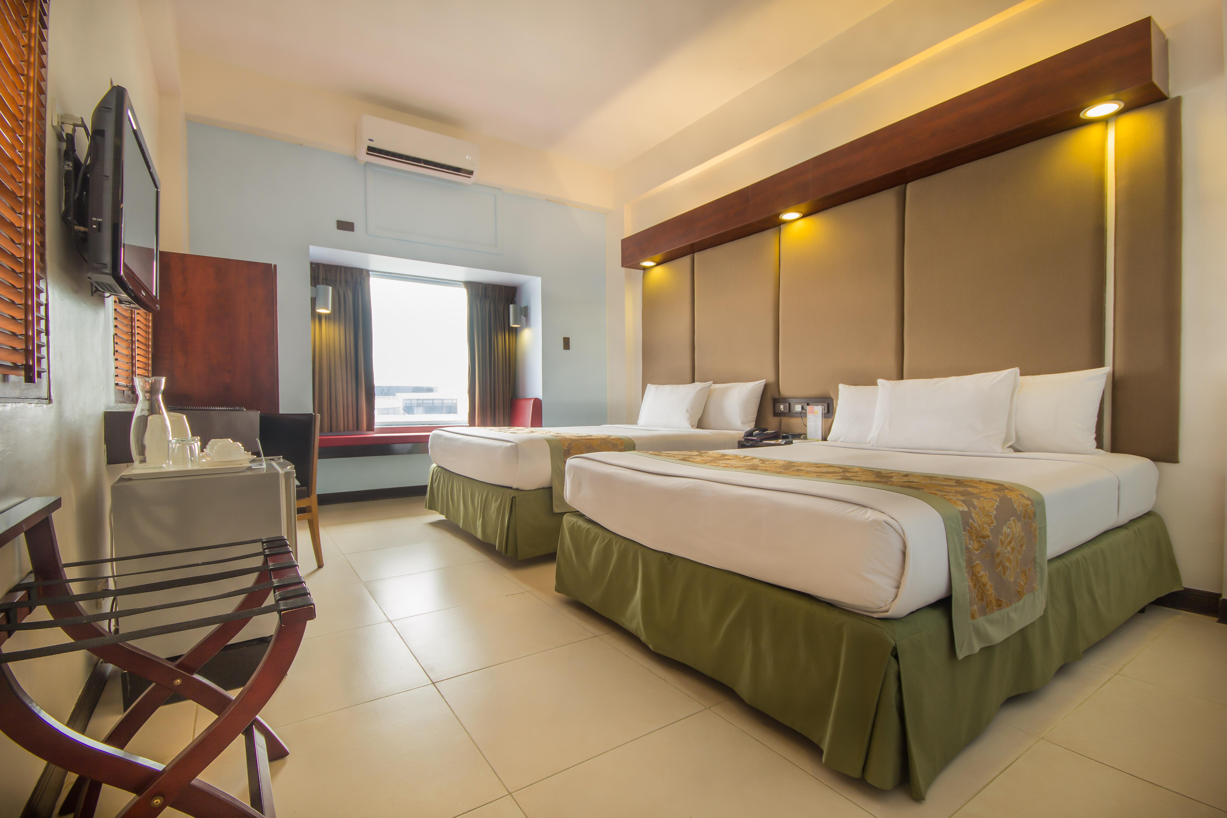 Microtel By Wyndham Mall Of Asia Pasay Exterior photo