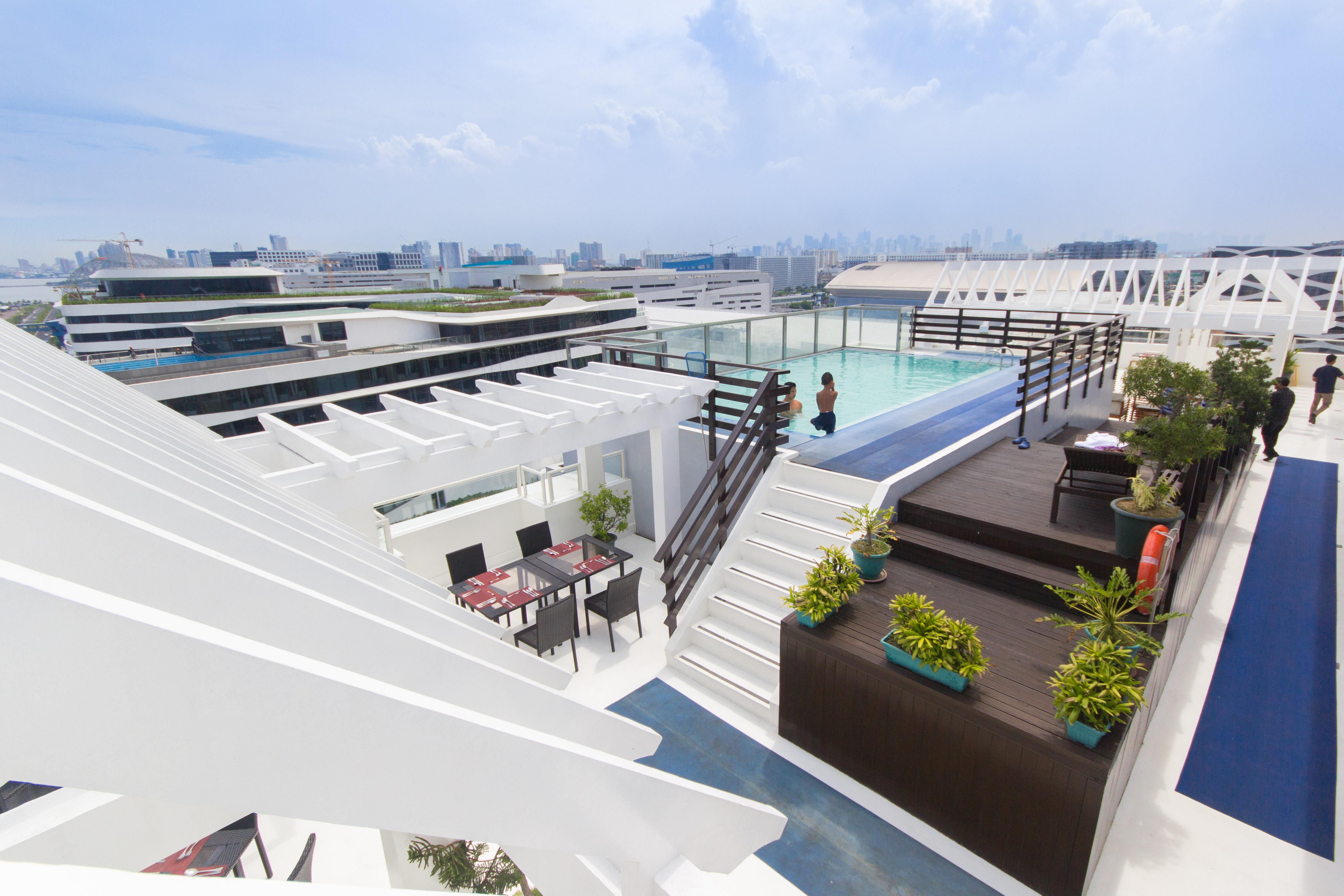 Microtel By Wyndham Mall Of Asia Pasay Exterior photo