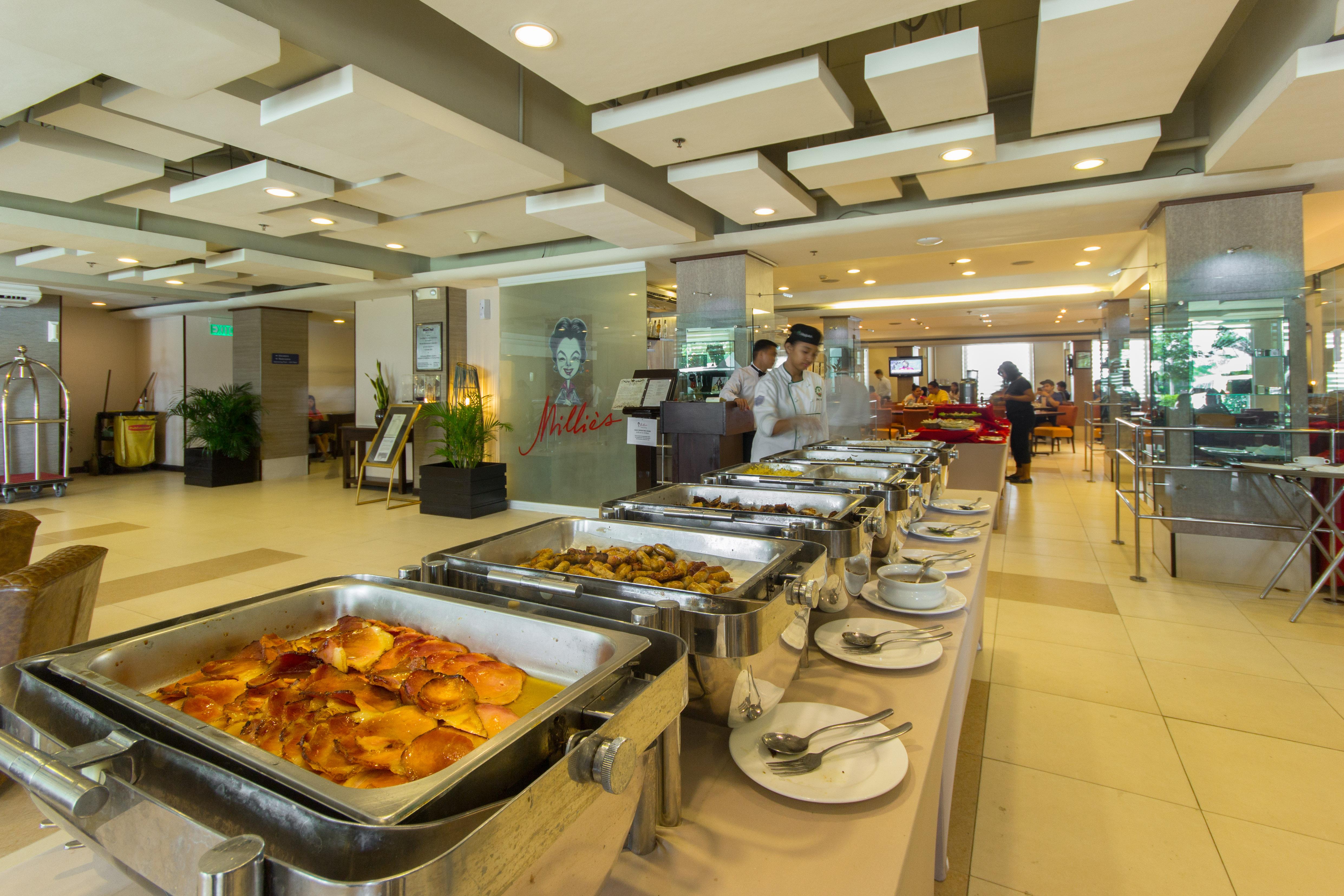 Microtel By Wyndham Mall Of Asia Pasay Exterior photo