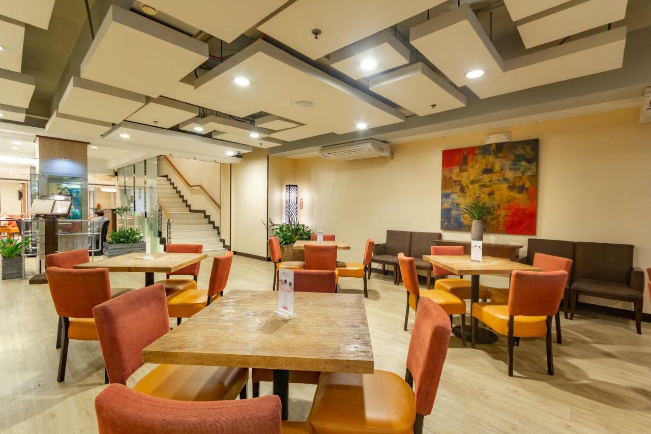 Microtel By Wyndham Mall Of Asia Pasay Exterior photo